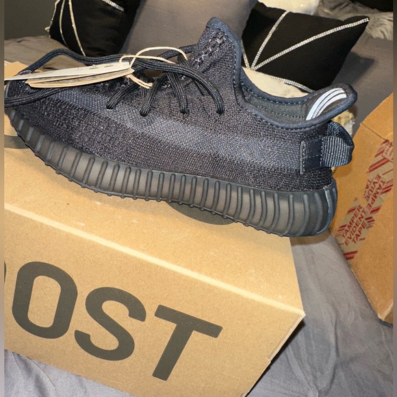 Brand new with tags, size 5 mens - Picture 3 of 4